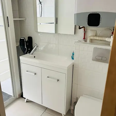 Loue Studio Avec Jardin Διαμέρισμα