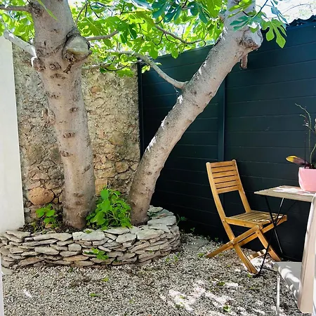 Loue Studio Avec Jardin Διαμέρισμα
